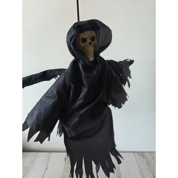Magic power flying grim reaper animated Halloween sound prop hanging mini unique - Picture 1 of 9